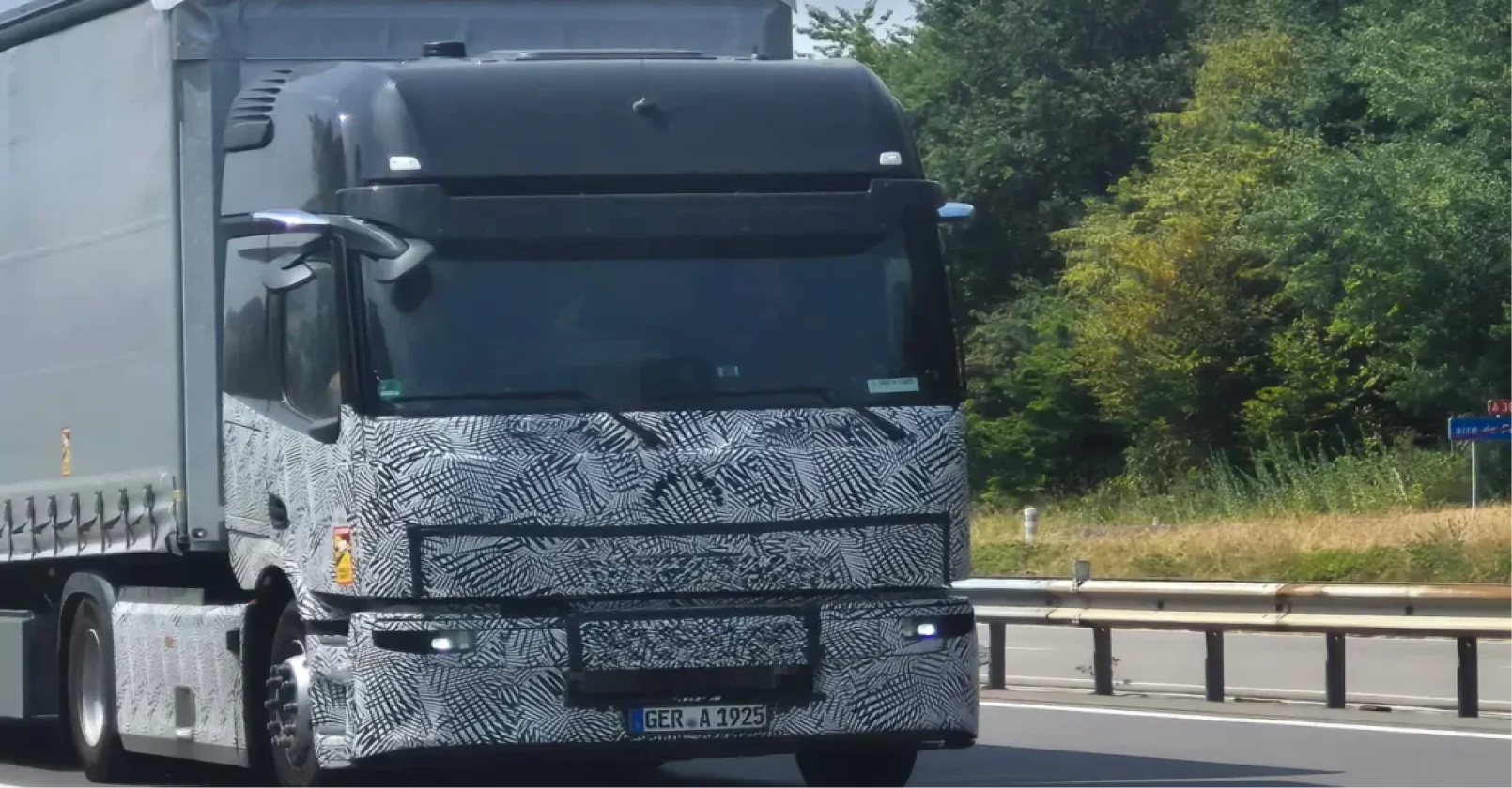 Actros with low, wide cab